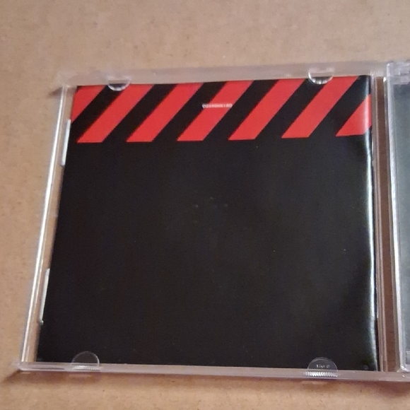 U2 "How to Dismantle an Atomic Bomb" CD/DVD – Black & Red Cover - Picture 9 of 12